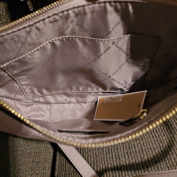 Michael Kors Camden Soft Pink Pebbeled Leather Shoulder Purse NWT - Picture 13 of 14